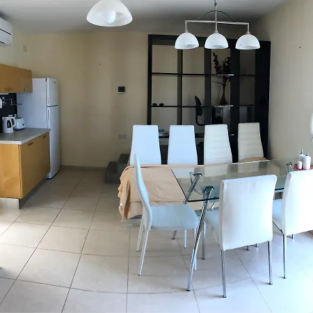 Lägenhet Large Penthouse In Sliema