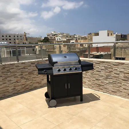 Lägenhet Large Penthouse In Sliema