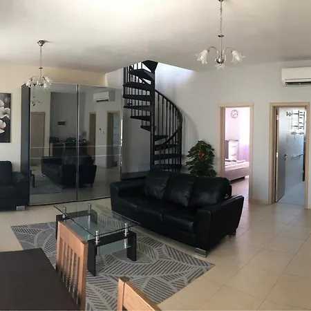 Large Penthouse In Lägenhet *